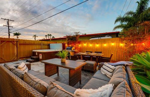 Pacific Paradise - Large Patio, Hot Tub, Short Walk to Beach, & Parking - Photo 1