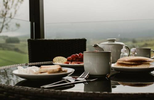 Luxury Glamping Cabin sleeping 4 People with Private Hot Tub and BBQ with views across the North Coast Ballycastle Pod 2 - Foto 33