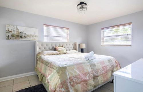 Awesome 4 bedroom pool house King bed - Foto 4