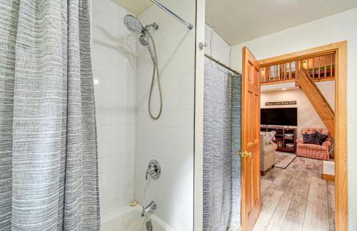 Port Orchard Lakefront Cabin with Fire Pit and Grill! - Foto 17