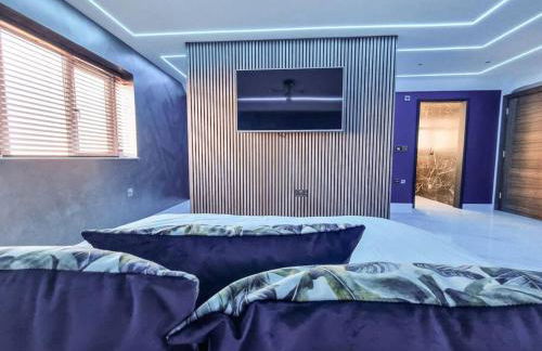 Luxury City Stay: 2-BR Penthouse - Foto 7