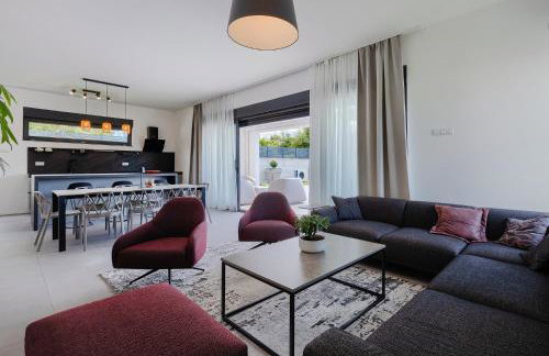 Villa BB Rapsody 10 with heated salt water pool - Foto 19