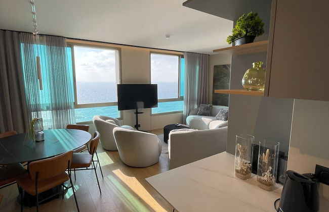Panoramic Sea View Luxury Suite - Photo 10