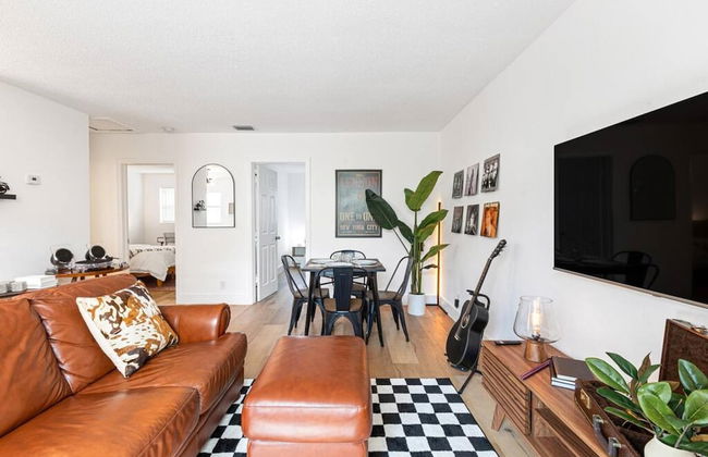 Musicians Lounge - 2 BR With Parking Asssigned - Photo 2