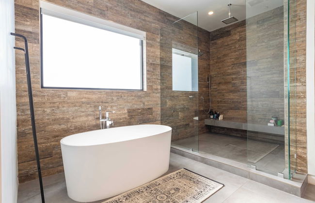 Luxe Weho Villa, Walk to Melrose Ave, Pool + Hot Tub North Vista by Avantstay - Photo 30