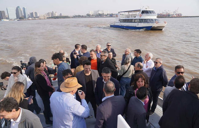 Rio de la Plata Boat Tour - Photo 8