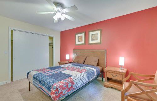 Lake George Townhome with Deck 2 Mi to The Outlets! - Foto 16