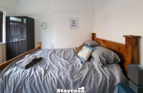 Spacious 6-Bed with Large Patio and Free Parking - Foto 4