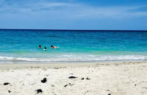 Stylish 2 bedroom home Steps from private beach - Foto 20