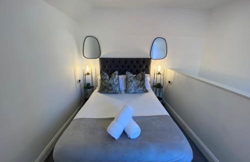 2 bedroom duplex apartment close to UHW & city centre - Foto 18