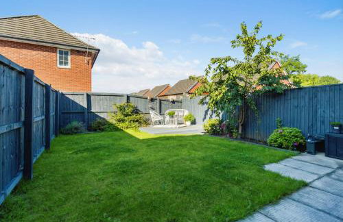 Family-Friendly 4-Bedroom House in Moston with Parking and Garden - Foto 32