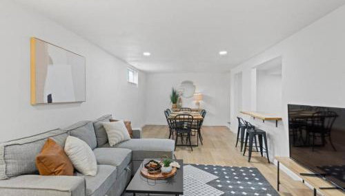 Newly Renovated Basement Apt - Photo 3