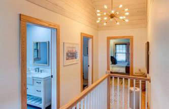 Spacious Arts Crafts Village Home Perfect Summer Base Near Trails Events - Foto 29