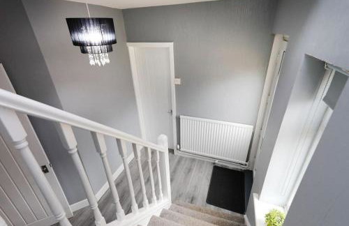 Comfy stays, Rotherham for contractors & Families, spacious, conservatory, free parking, wifi, 3BDR - Foto 33