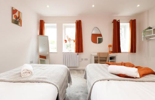 large 2 bed central apartment with balcony and private parking - Foto 64