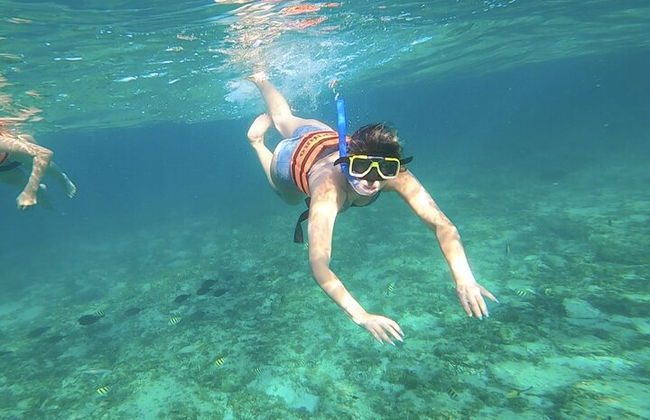 Excursão de catamarã Isla Mujeres, snorkeling, diversão, bar aberto e buffet - Foto 20