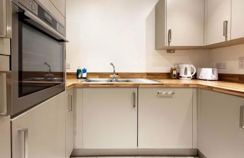 Laura's modern 1 bed apartment in Wimbledon - Foto 38