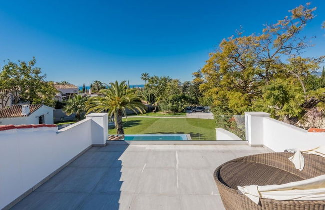 Magnificent And Modern Decorated Villa - Photo 37