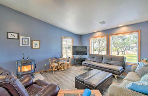 Pet-Friendly Ocean Park Home with Decks and View! - Foto 1