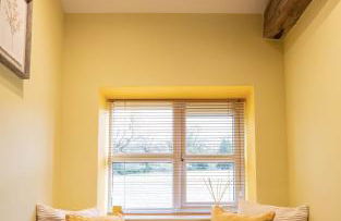 Caer Fedwen Barns Heulog Cottage King Bed Self Catering with Private Hot Tub - Foto 8