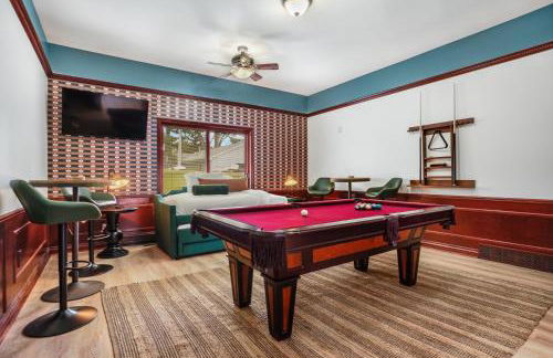 6BR Houghton Lake House with Indoor Pool, Hot Tub and Golf Simulator - Photo 75