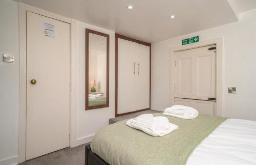 Georgian Elegance with Patio Garden West End - Pass the Keys - Foto 47