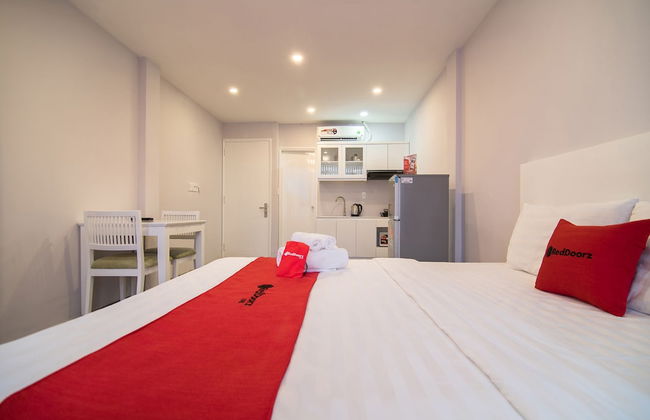 RedDoorz Plus near Tan Dinh Market 2 - Photo 7