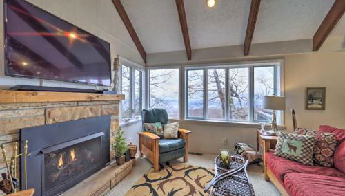 Hike, Fish and Ski Beech Mtn Condo with Balcony - Foto 4