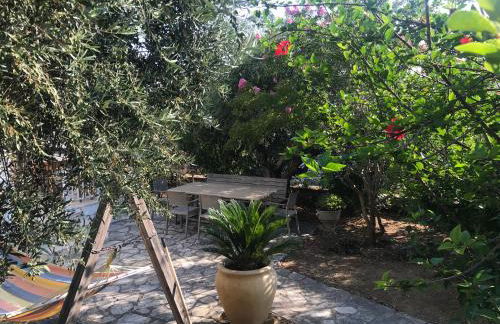 Top Holiday Home Private Pool by the sea With Private Garden for Private use - Photo 59