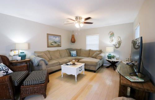 SUNNY DAZE Walk to Beach 2 Decks Pet Friendly Has a Mini Bar - Foto 16