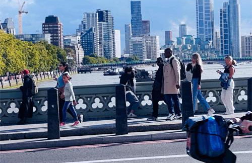 Vauxhall Central - Spacious 3-Bed Serviced Apartment- Balcony-Free Parking - Lift - Sleeps 7 - Foto 32