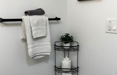 Studio near Downtown, Airport, stadiums, light rail, train - Foto 17