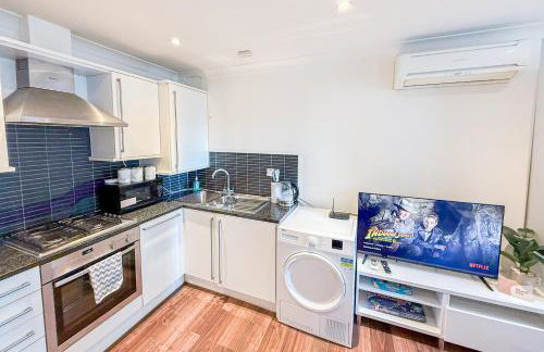 Promo Rate - 2BDR flat with AC in Embankment near Charing Cross, Trafalgar Square, London Eye, Big Ben - Photo 12