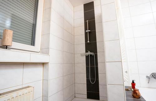 Serviceroom24 - Apartment 3 in Recklinghausen WLAN - Smart-TV - 24-7 Check-in und Küche - Foto 11