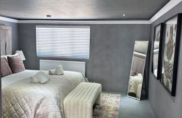 Charmandene - Luxury 5 Bed with Pool and Gated Parking - Foto 14