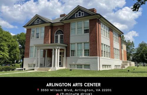 Charming 4BR Retreat in Arlington Sleeps 12 NearDC - Foto 9