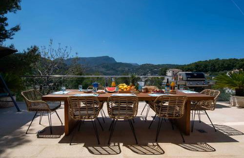 Idyllic 6 bed villa stunning sea view salt pool - Foto 9