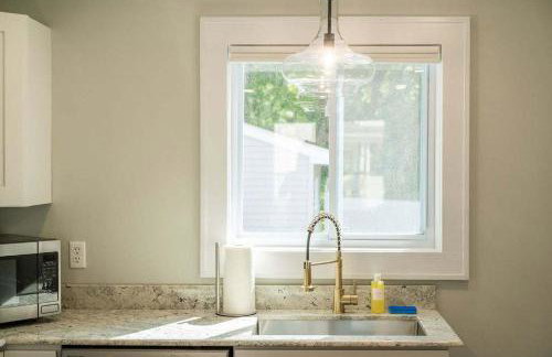 Jefferson & Grounds 3BR Steps from HWS and Hot Tub - Foto 19