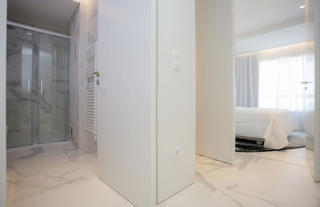 Sea Side Luxury Apartment - Photo 12