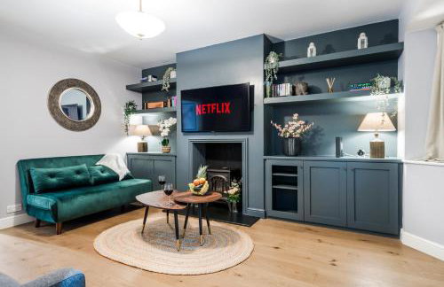 Cozy 3 Bedroom Terrace Cottage in Epsom - Photo 29