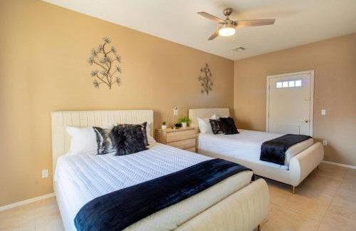 Heated Pool • Mini Golf • Huge Backyard • King Bed - Foto 20