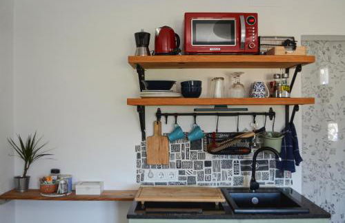 City Central Studio +Private Garden +Amazing View - Photo 11