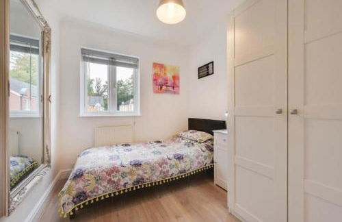 3 Bed Holiday Home in Llandeilo with log burner - Photo 13