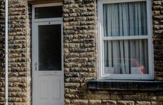 Sleeps 5 - 3 Bedrooms - walk to the square hosted Happy Valley cast - Foto 54