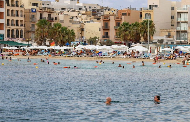 Gem Beachfront Apt With Amazing Bay and Sea Views - Foto 22