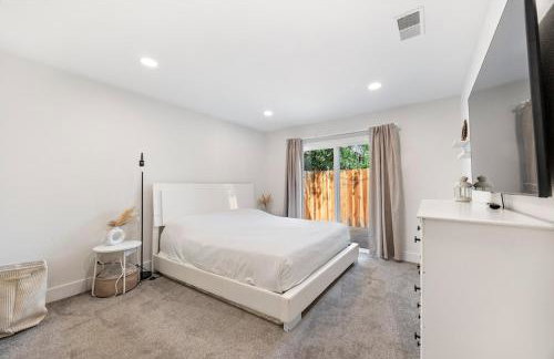 Modern Downtown Escape Sleeps 10 - Foto 27