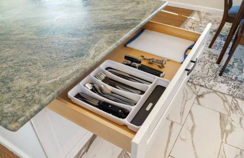 Mountain View 2BR Retreat with Private Deck - Foto 15