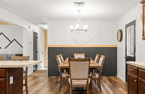 Cozy Cinema Cabin - Hot Tub and More - Foto 14