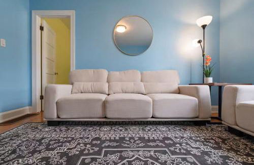 Charming 3BR Home With 2 Parking Spot, Near Transit & Shopping, - Foto 3