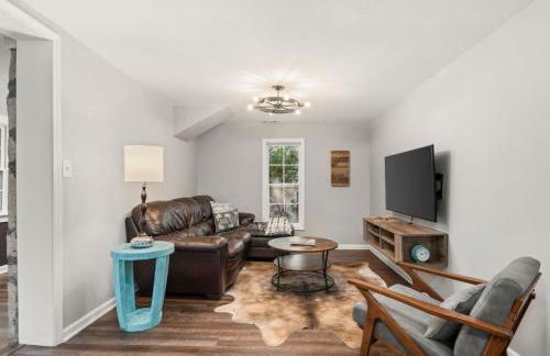 Stone Cottage 3 Bedroom Getaway - Stroll to DT Franklin - Historic Blakely House - Foto 26